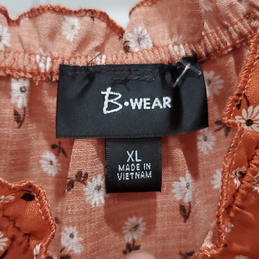 B Wear crop top/shoulder less blouse,  size xl - Picture 2 of 5